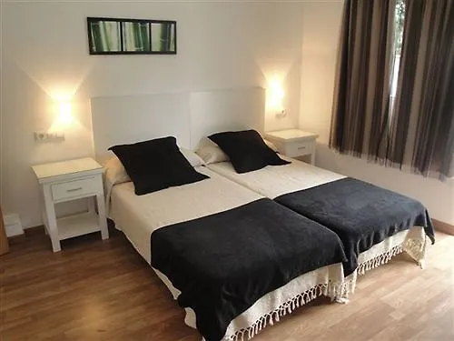 Hostal Boutique Los Geranios Del Pinar 토레몰리노스 0*,