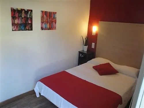 Hostal Boutique Los Geranios Del Pinar 토레몰리노스 게스트하우스