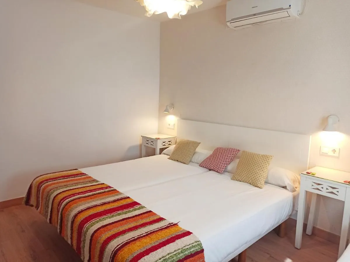 Hostal Boutique Los Geranios Del Pinar 토레몰리노스 게스트하우스